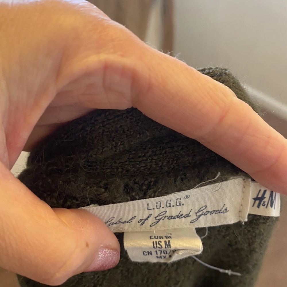 2 FOR $20 H&M L.O.G.G. Dark Khaki Green Olive Oversized Sweater Wool V Neck M - Picture 5 of 6